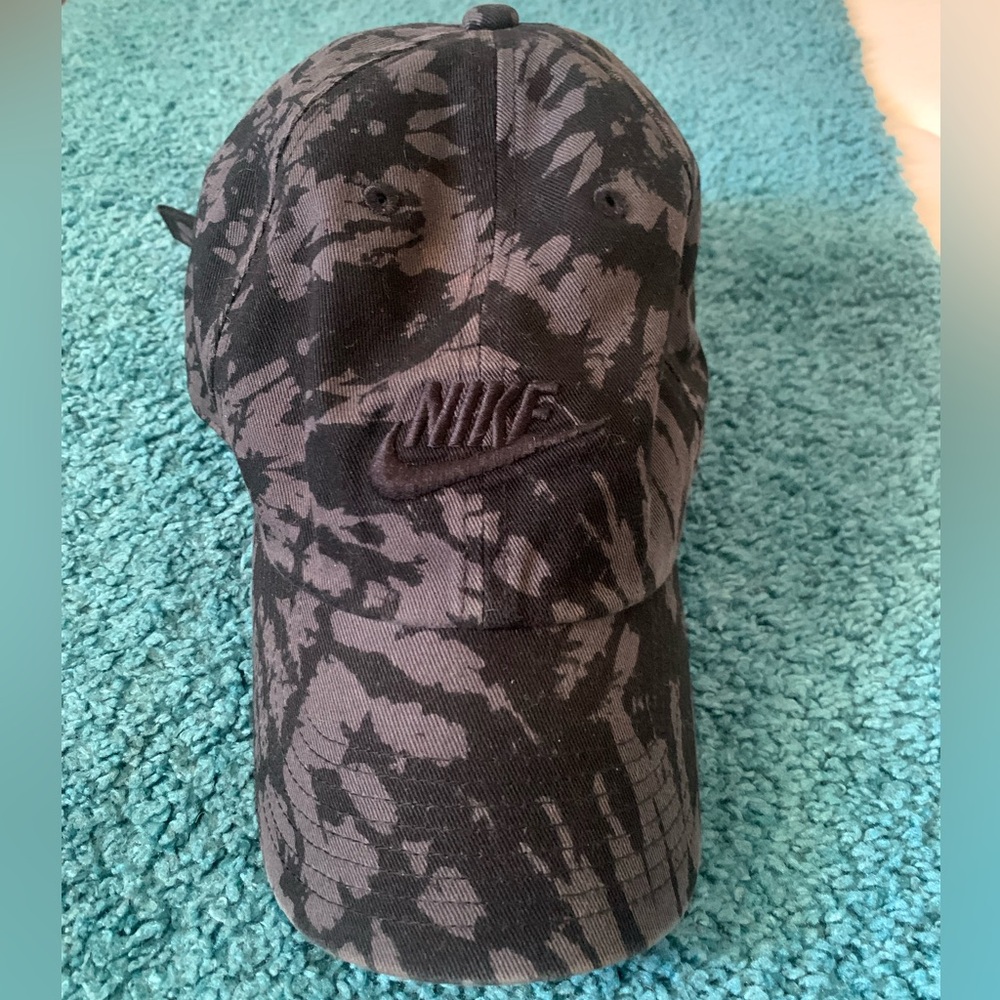 NIKE Club Strapback Hat